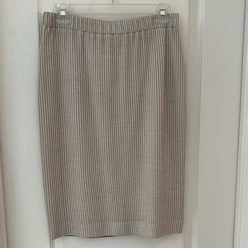 St. John Cream and Beige Tweed Skirt Set with Brooch - Picture 6 of 10